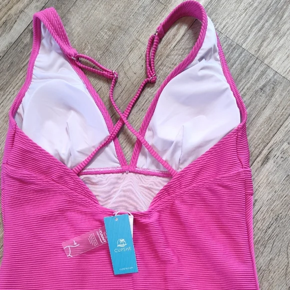 Cupshe One Piece Swimsuit - Picture 7 of 12